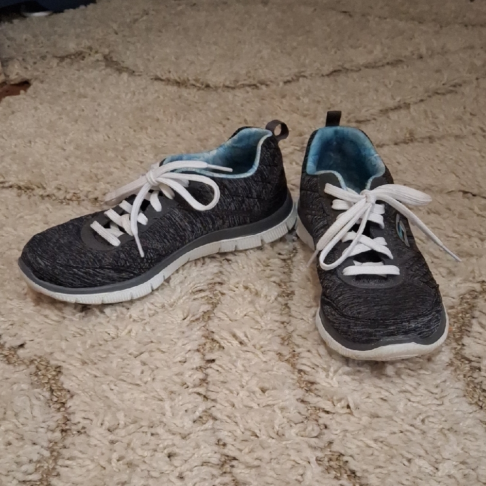 SkechersWomen's Lightweight Knit Walking Shoes - Black with Blue Lining